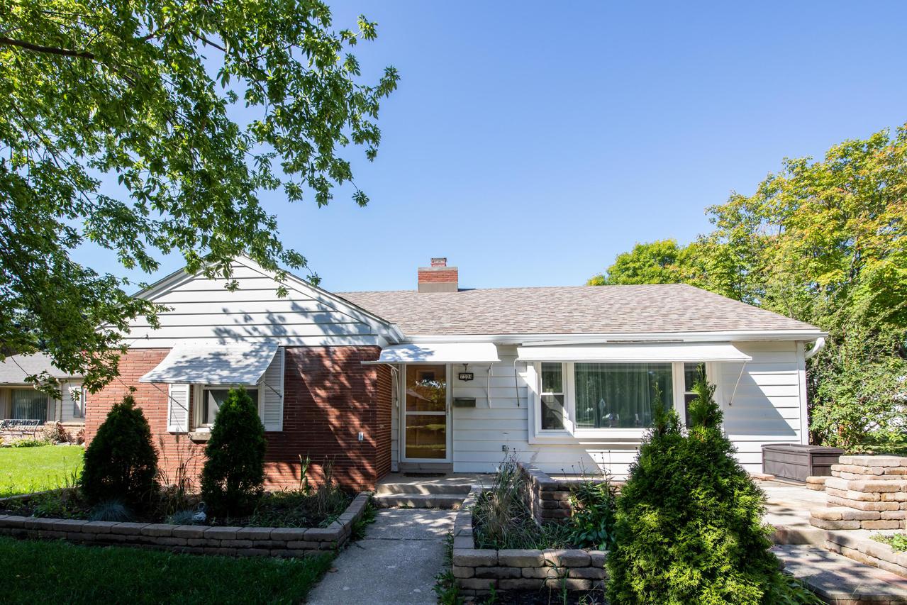 7304 W Abert Ct., Milwaukee, WI 53216