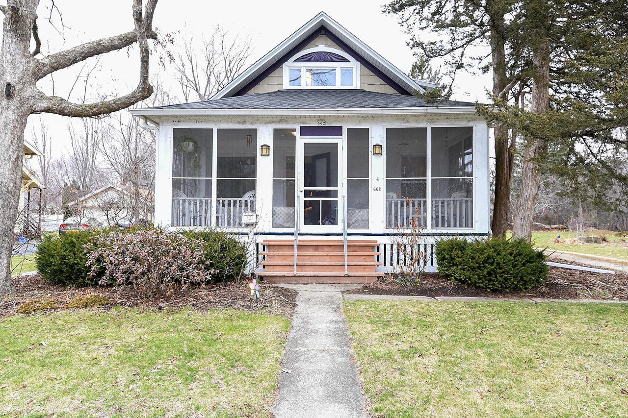 662 Juneau Ave., Oconomowoc, WI 53066