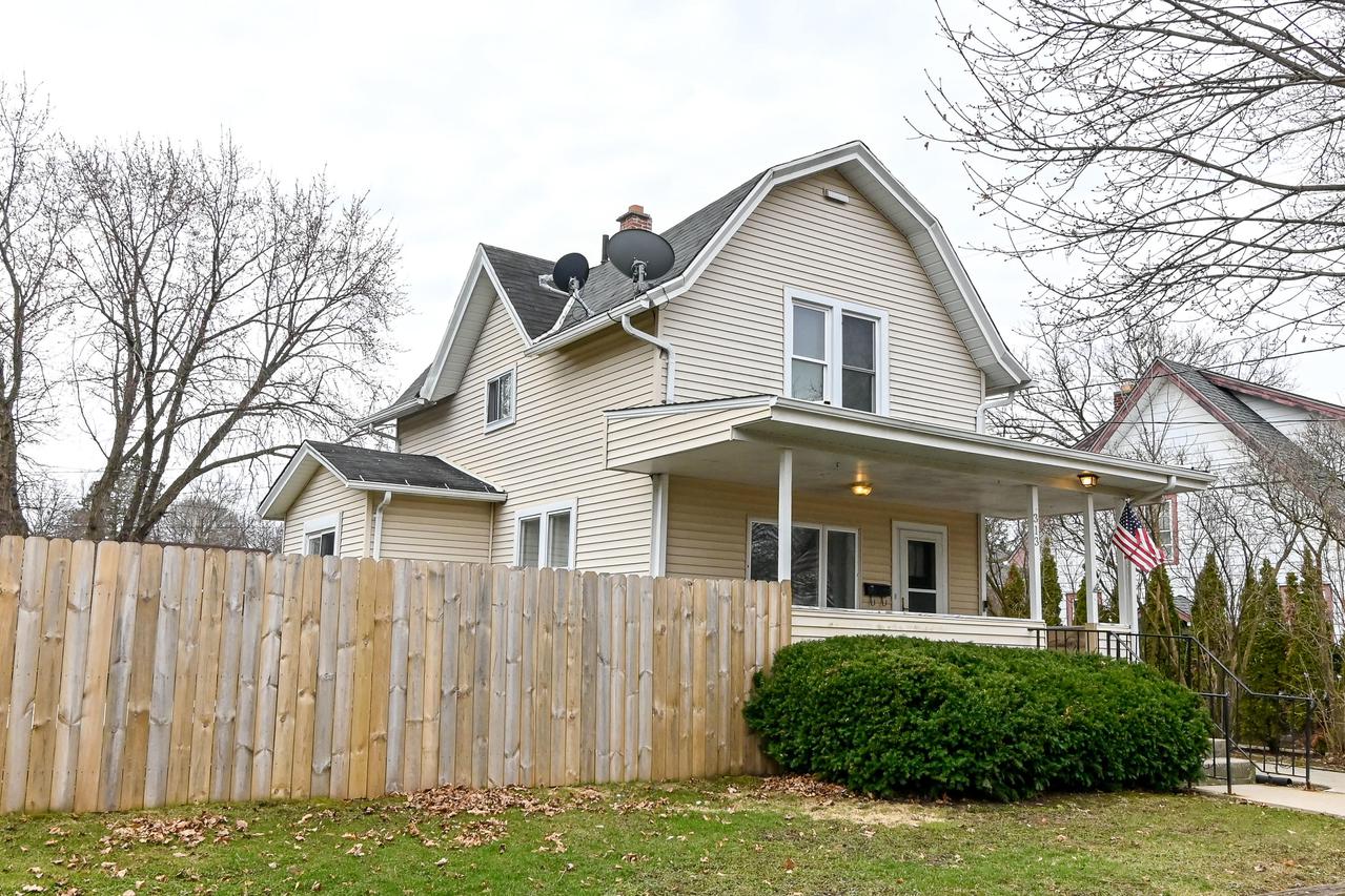 313 E Laflin Ave #Ave, Waukesha, WI 53186