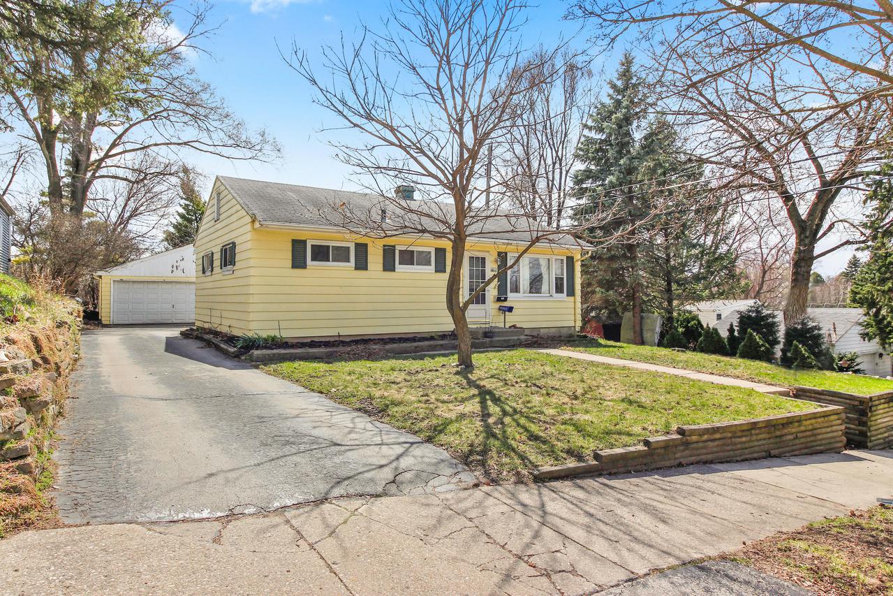 1105 Margaret St., Waukesha, WI 53186