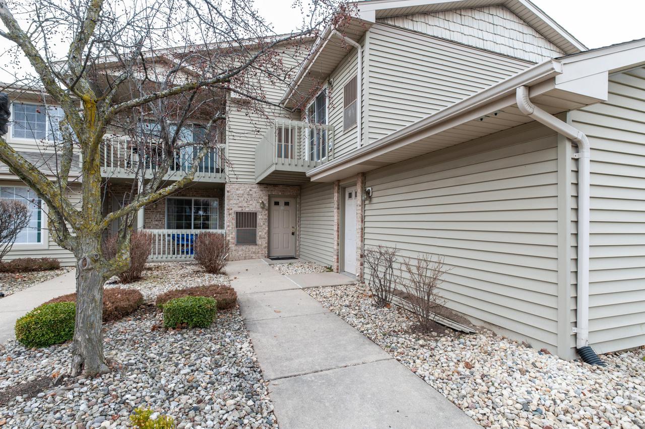 9910 74th St. #D-4, Kenosha, WI 53142