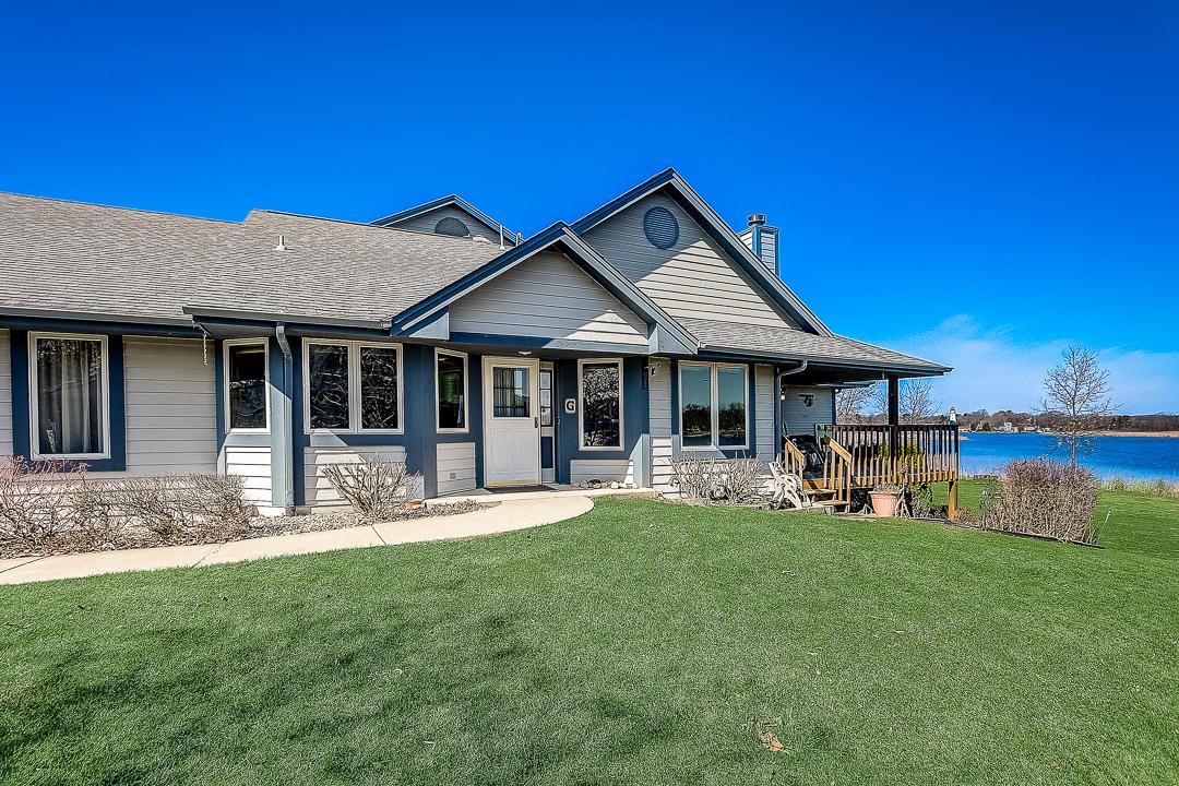 953 Bay View Cir., Mukwonago, WI 53149