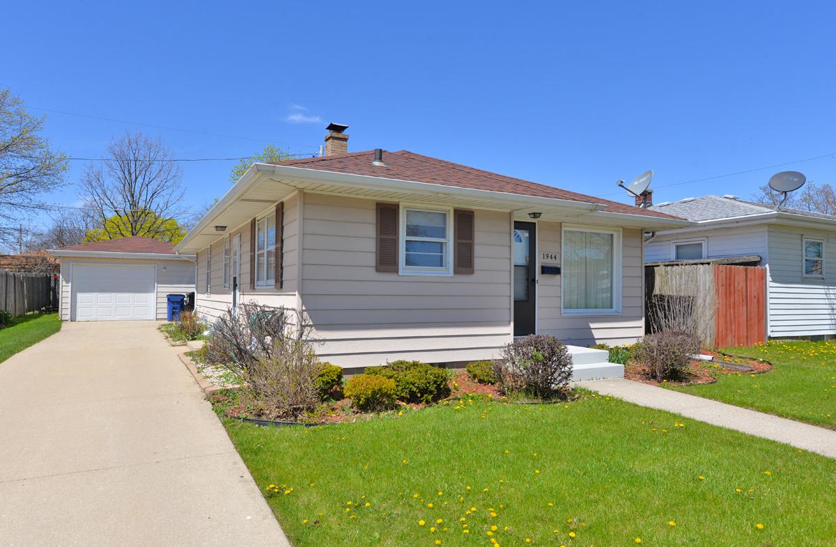 1944 Jupiter Ave, Racine, WI 53404