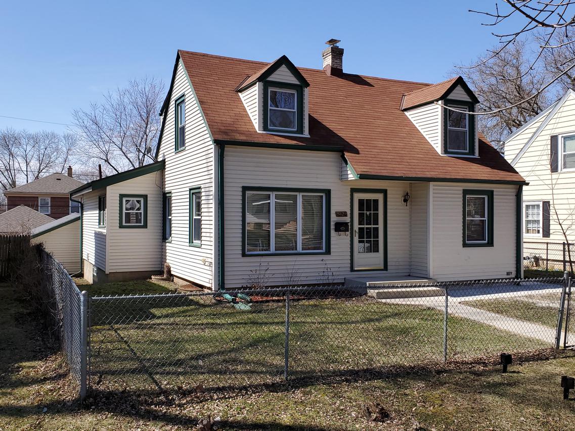 5525 N 42nd St, Milwaukee, WI 53209