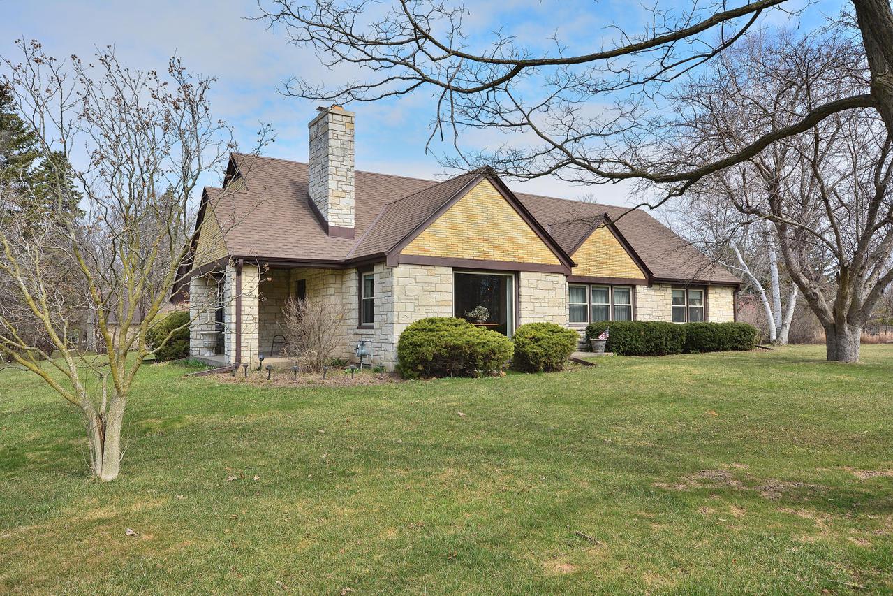 13526 W Prospect Dr, New Berlin, WI 53151