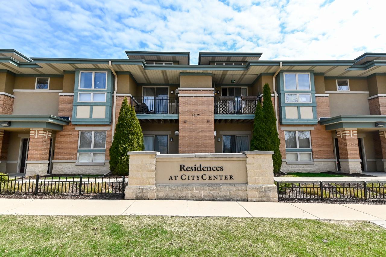 15271 W Library Ln. #3, New Berlin, WI 53151