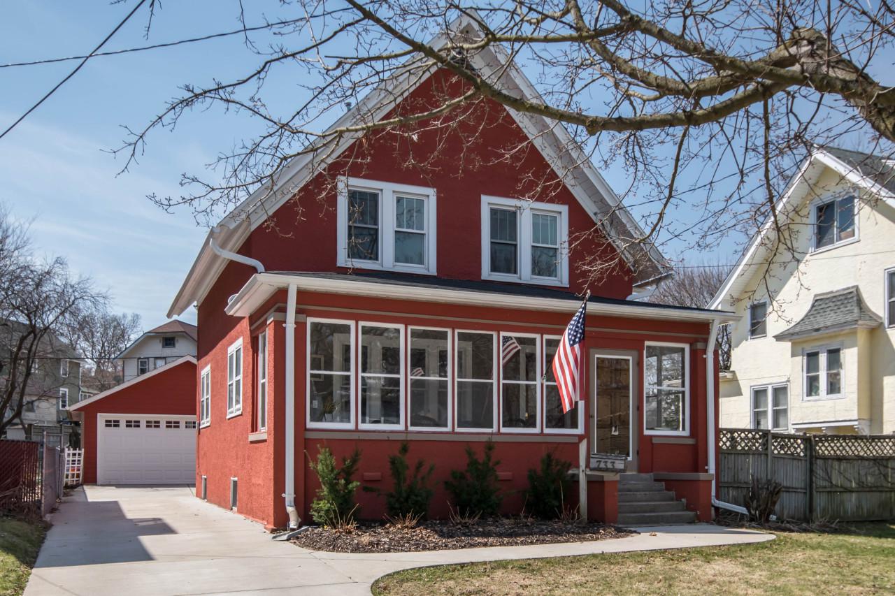 733 E Broadway, Waukesha, WI 53186