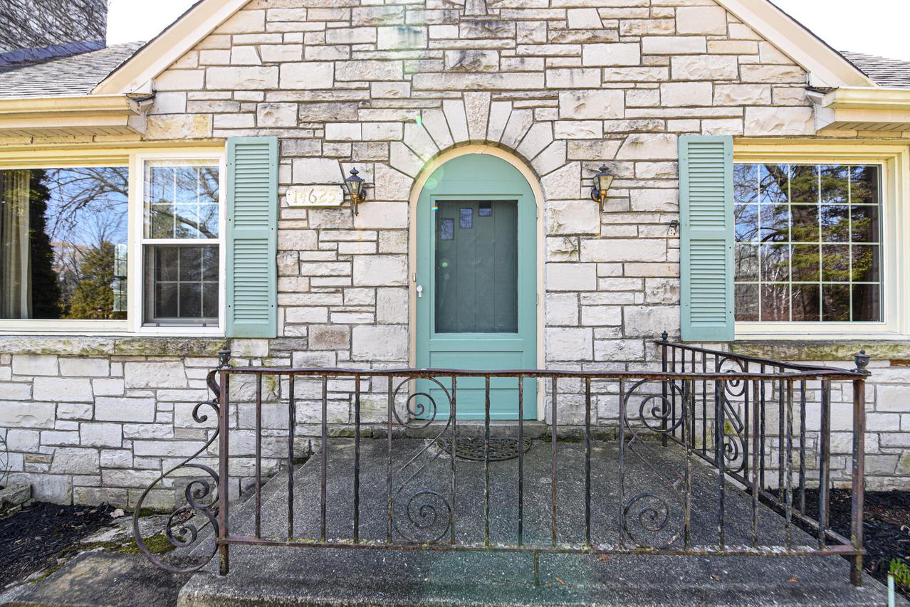 14625 Woodland Pl, Brookfield, WI 53005