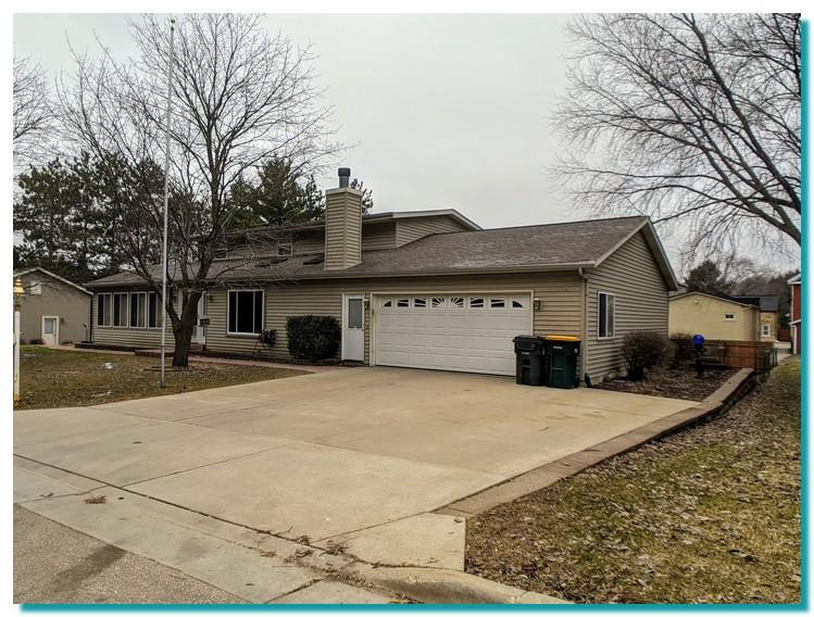 405 Elm St, Slinger, WI 53086