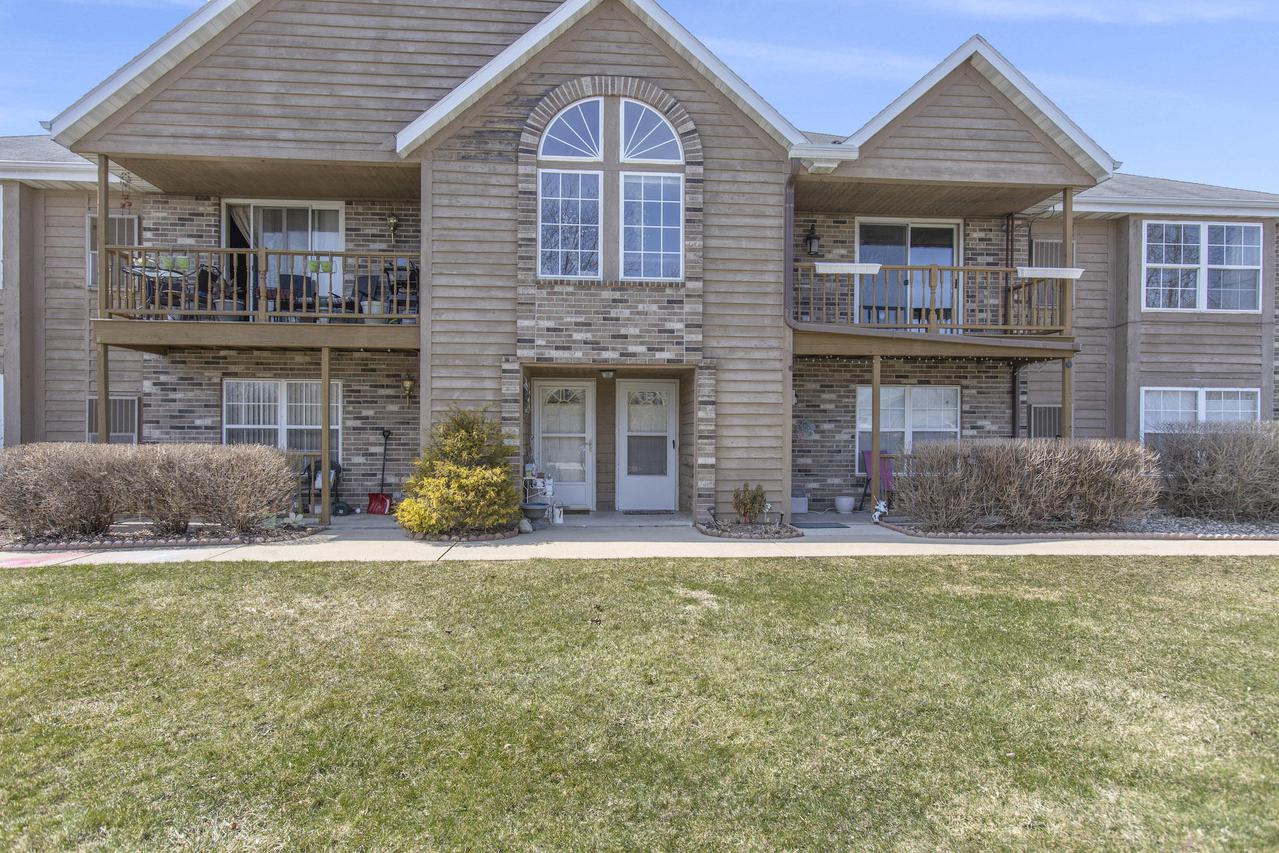 387 N Dries St #E, Saukville, WI 53080