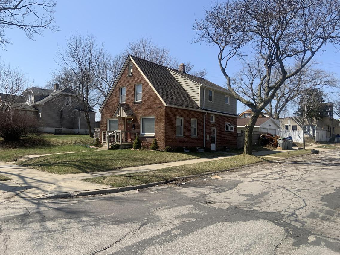 2775 N 58th St, Milwaukee, WI 53210