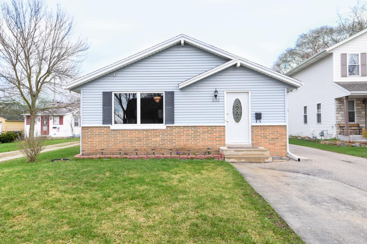 332 Coolidge Ave, Waukesha, WI 53186