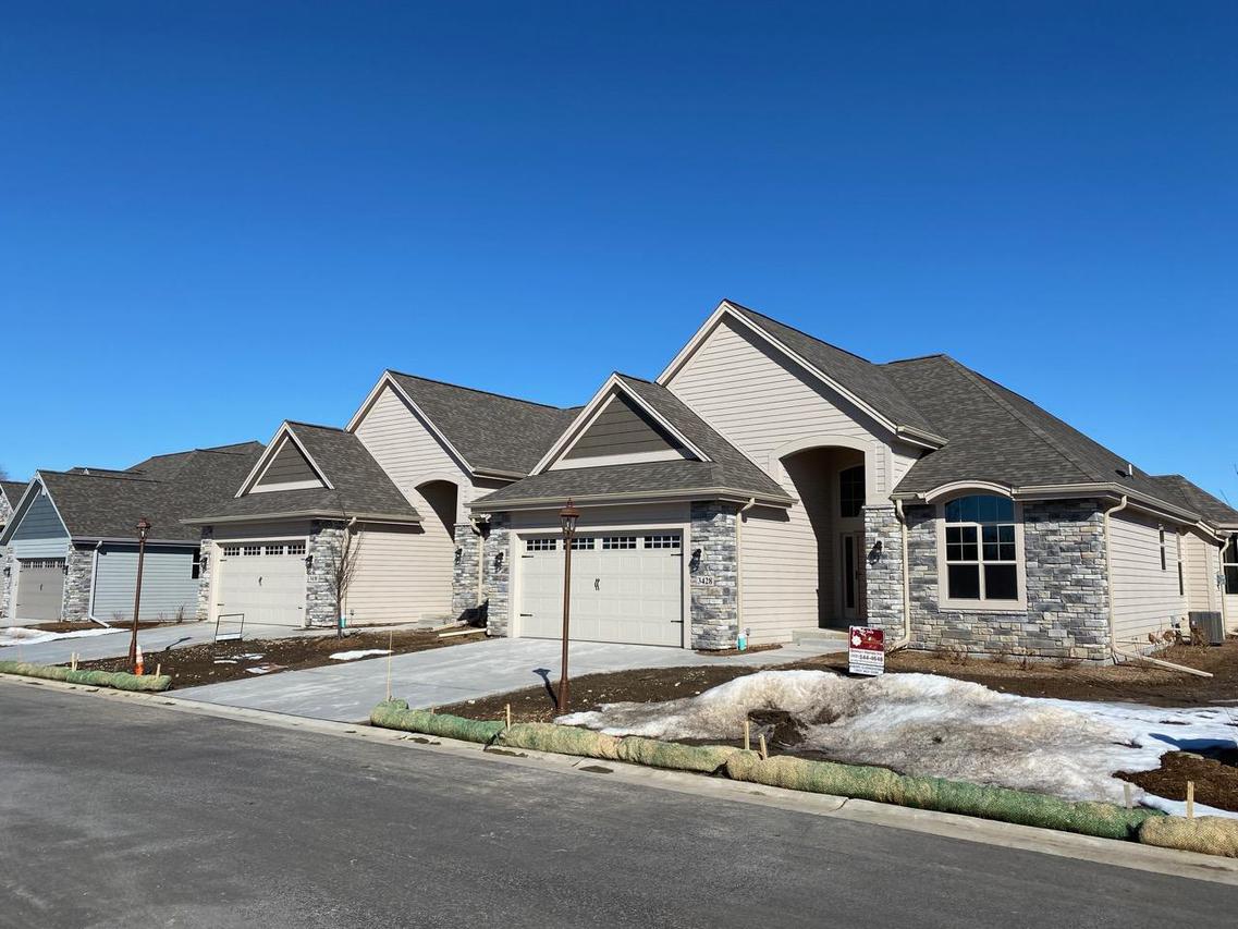 3434 Walnut Tr., Waukesha, WI 53188