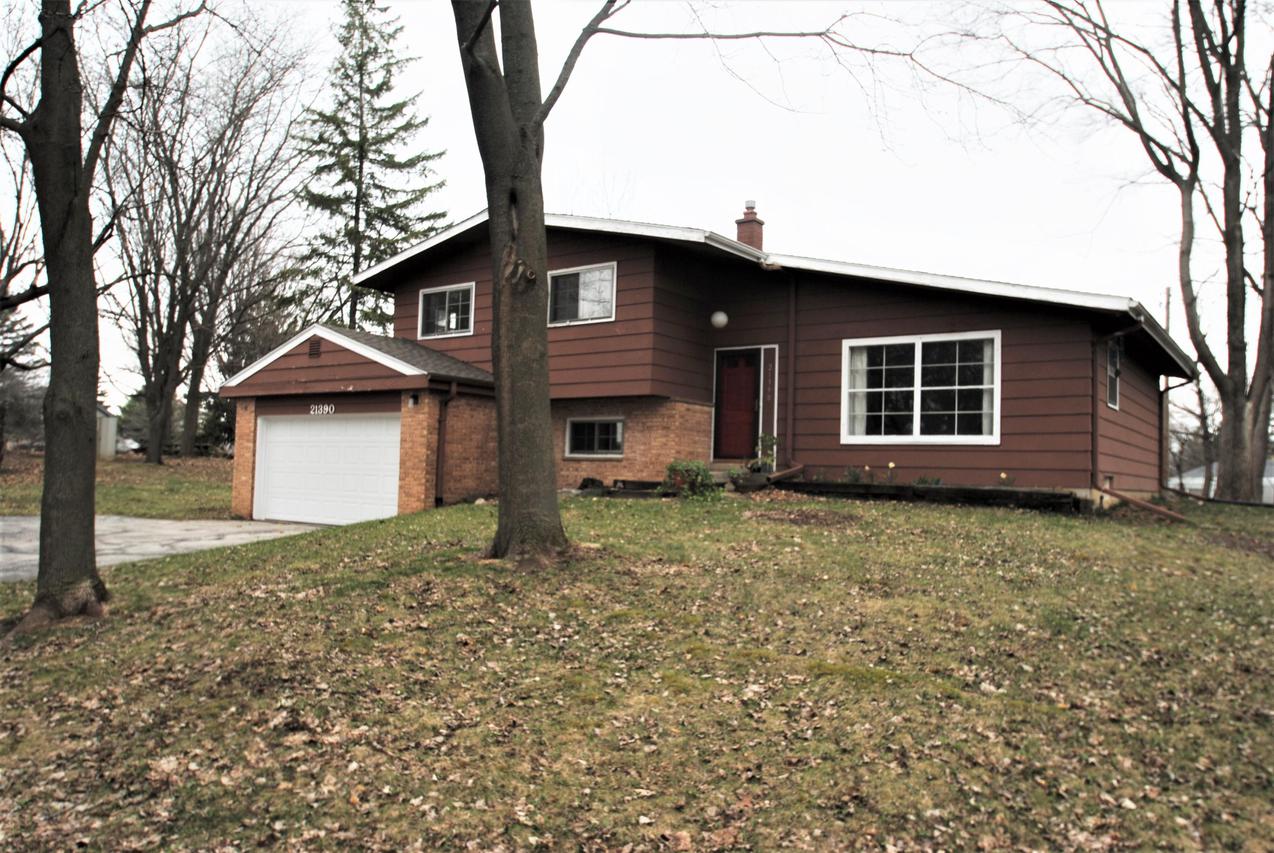 21390 Clarion Ln., Brookfield, WI 53186