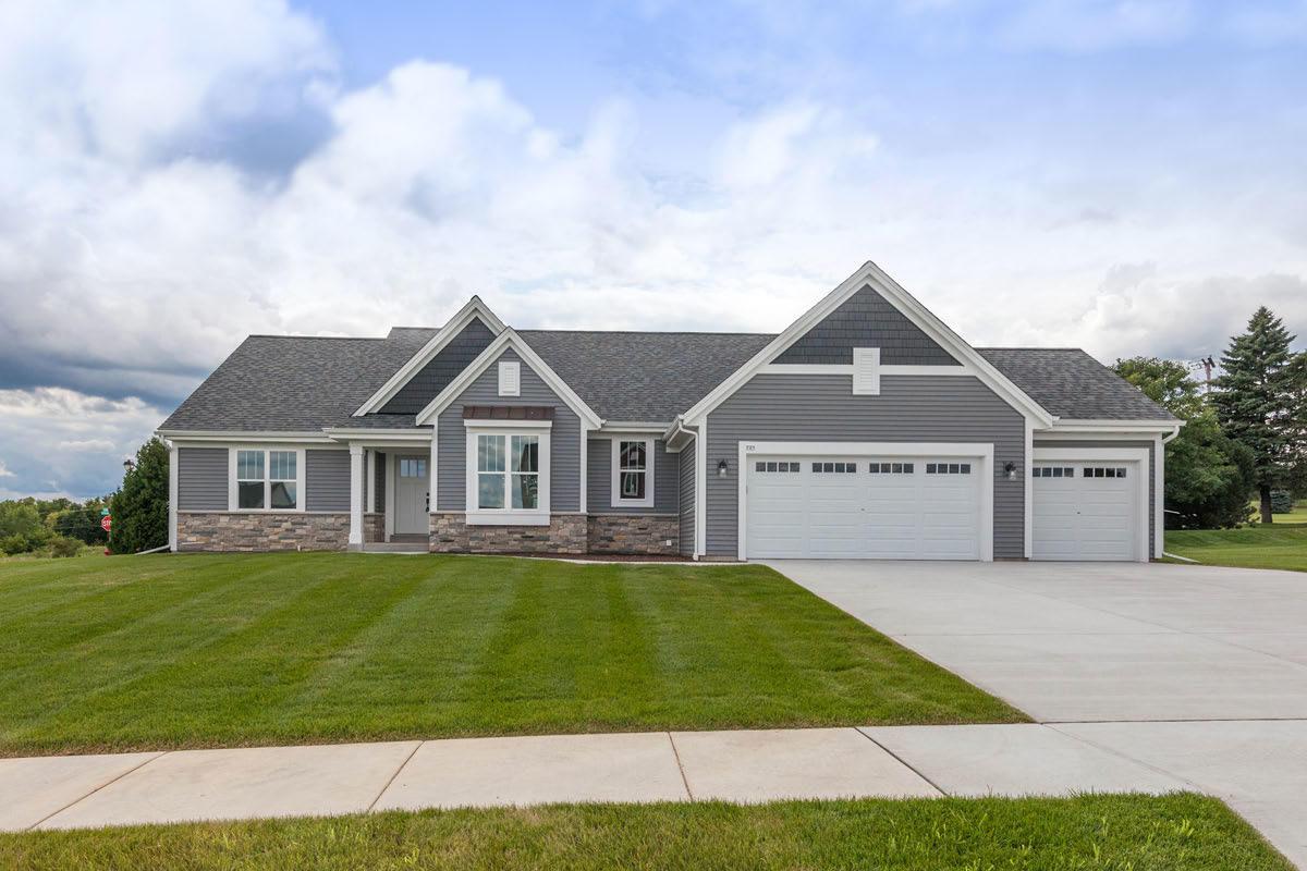 721 Stoecker Farm Ave., Mukwonago, WI 53149