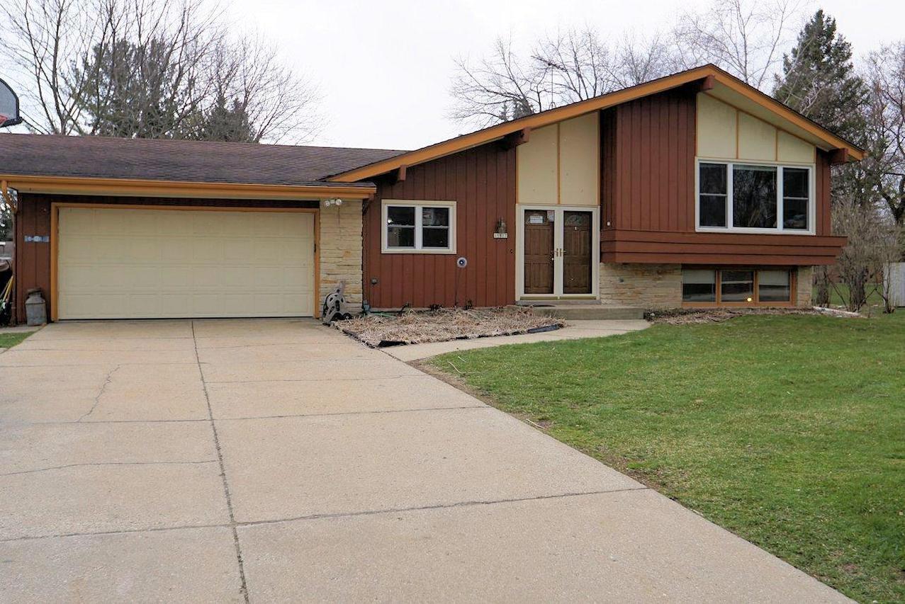 11817 W Grange Ave, Hales Corners, WI 53130