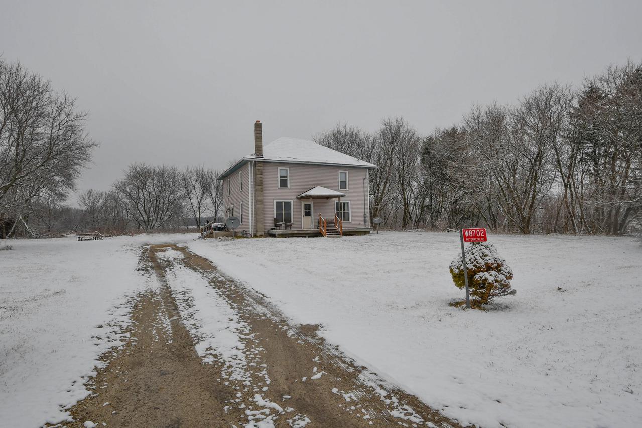 N75W24305 Overland Rd, Sussex, WI 53089