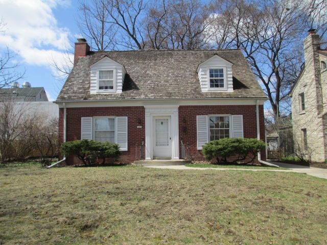 1225 N 86th St, Wauwatosa, WI 53226