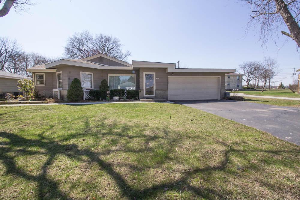 3047 N 121st St., Wauwatosa, WI 53222