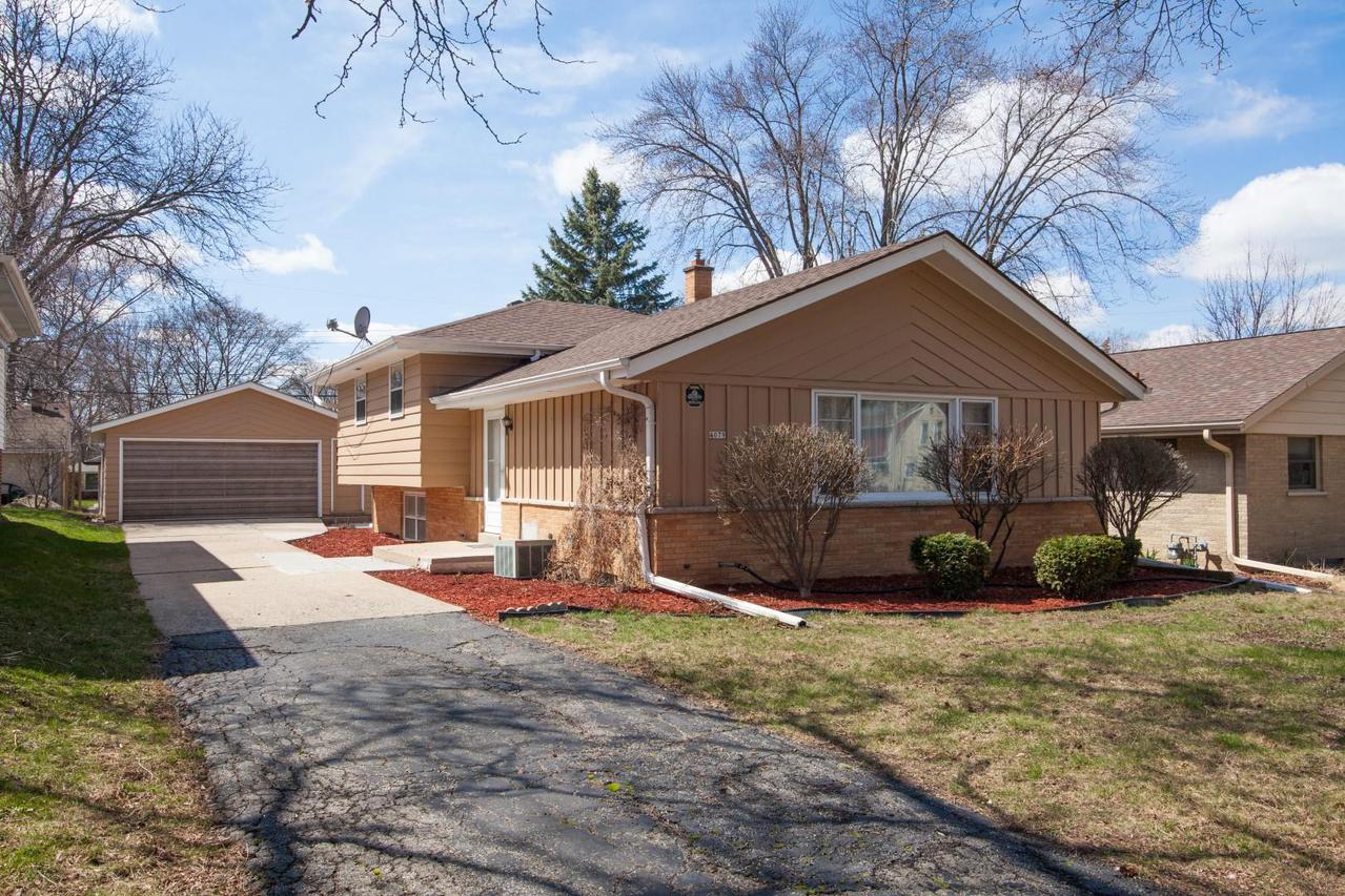 4079 N 98th St., Wauwatosa, WI 53222