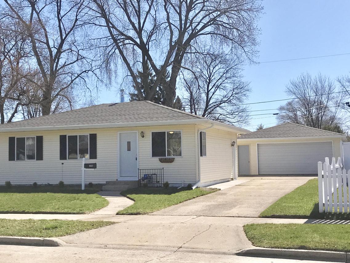 8527 17th Ave, Kenosha, WI 53143