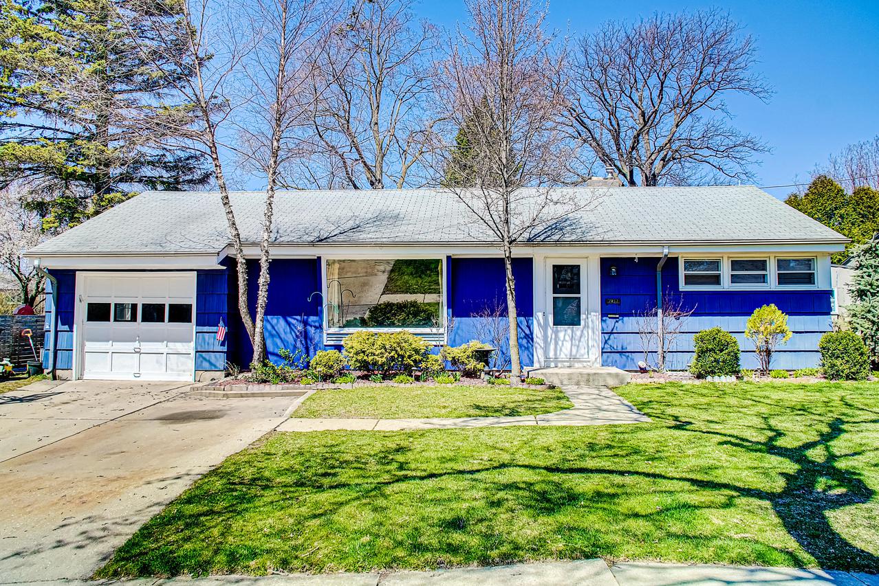 2052 Sunset Ct., Wauwatosa, WI 53226