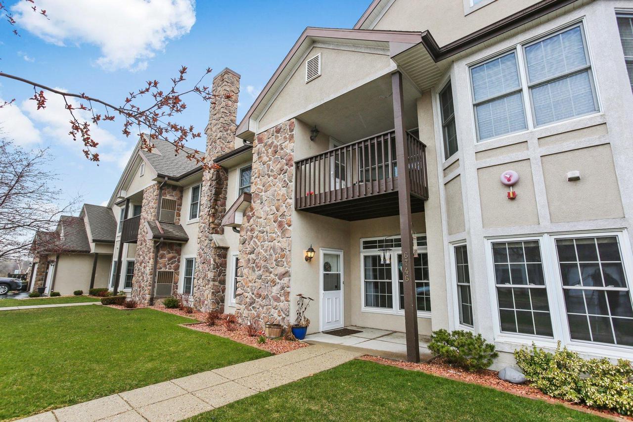 6746 S 34th St, Franklin, WI 53132