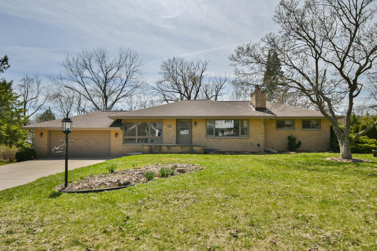 12707 W Needham Dr., New Berlin, WI 53151