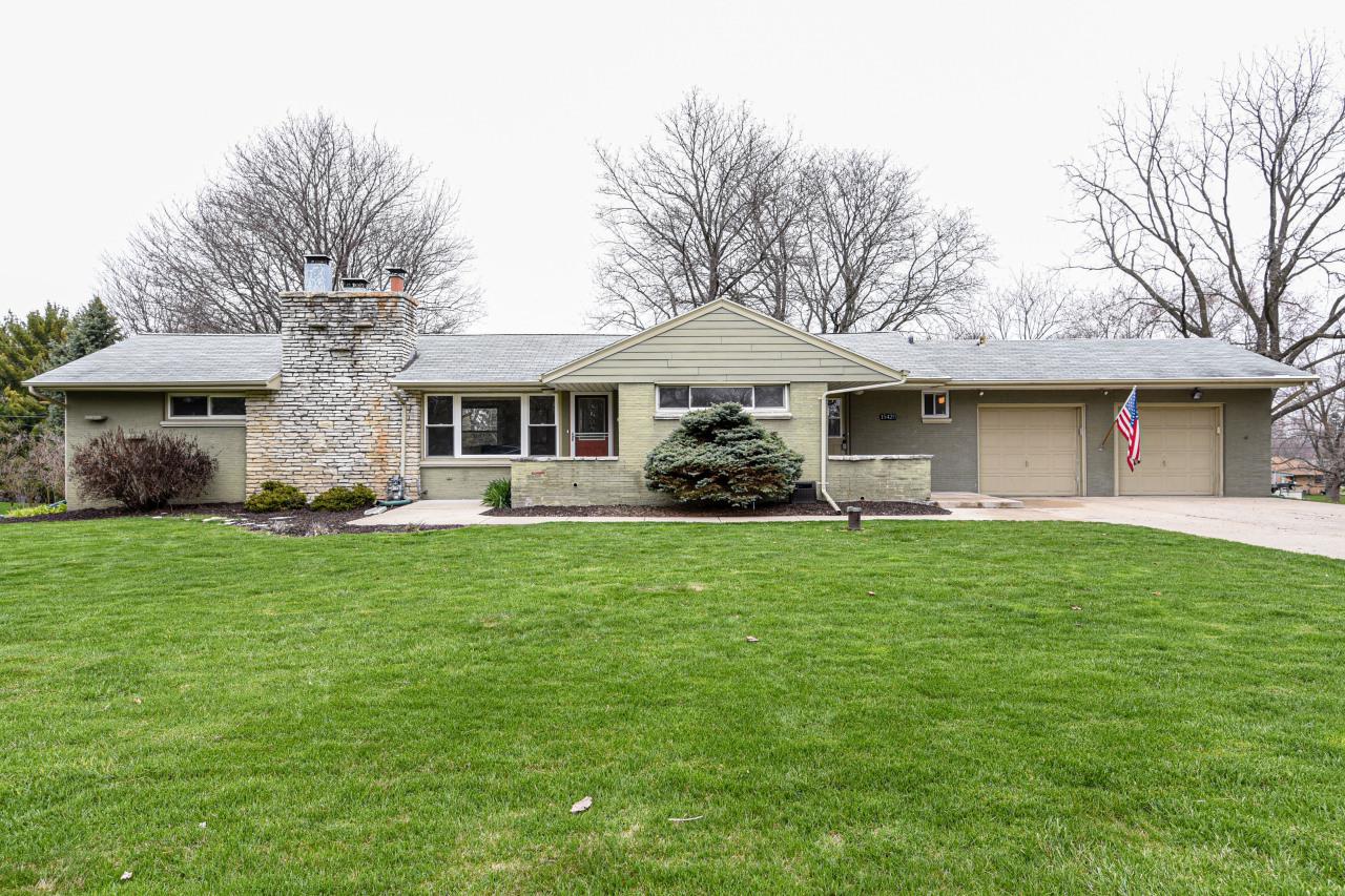 15420 W Glendale Dr., New Berlin, WI 53151