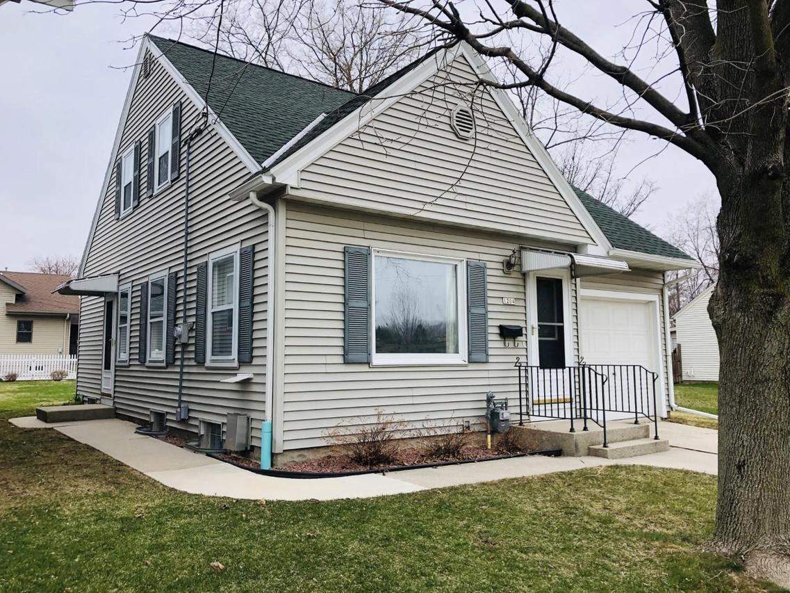 1204 N 18th St., Manitowoc, WI 54220