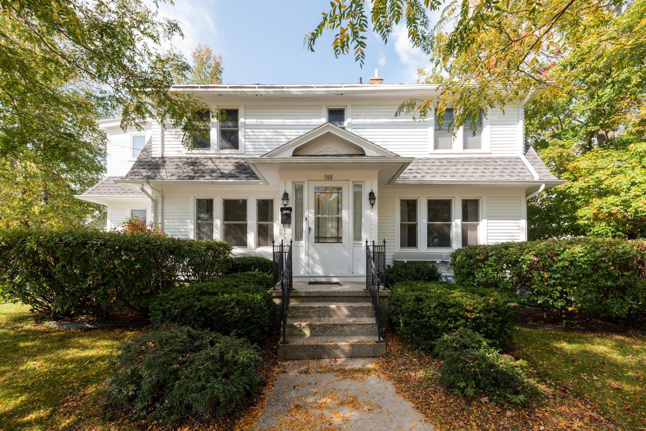 702 S 26th St., Manitowoc, WI 54220