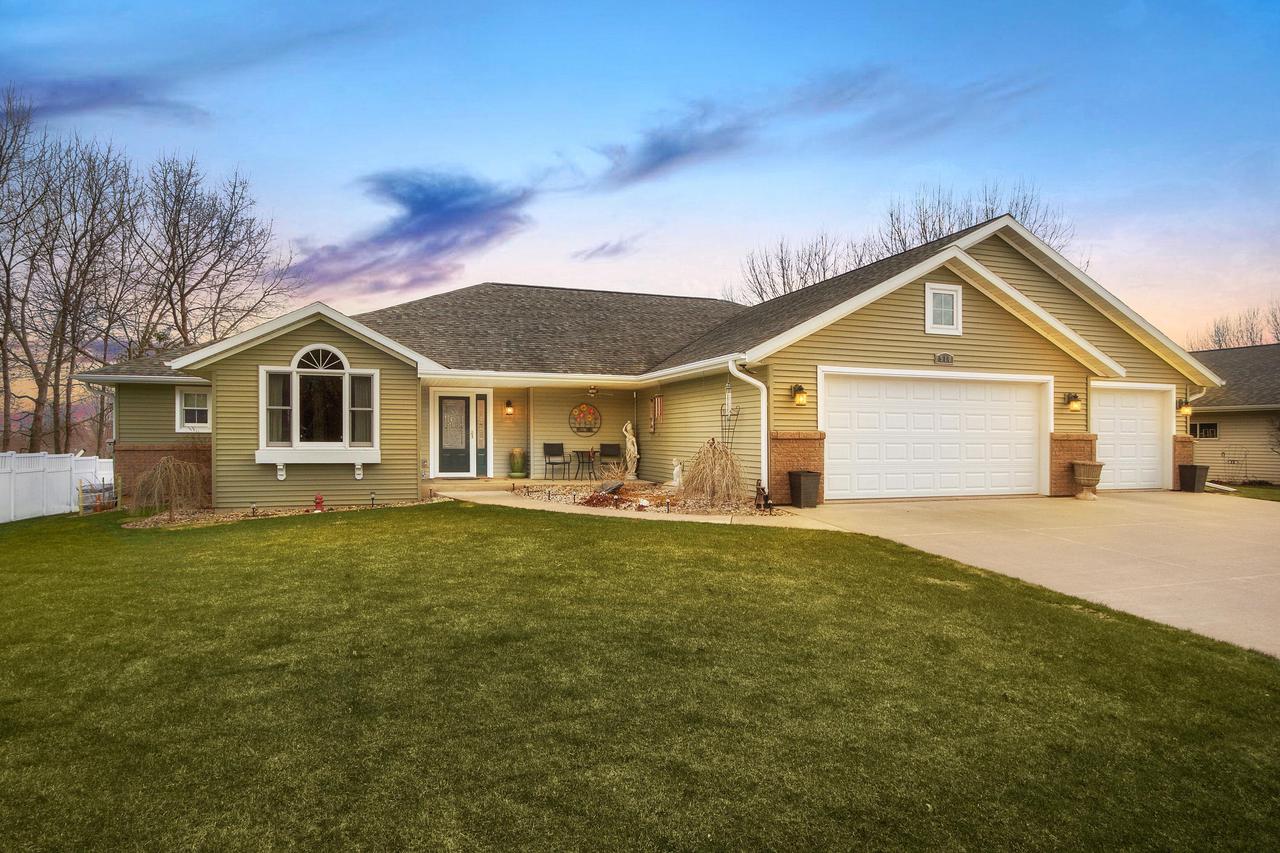 910 Oak Timber Dr., Onalaska, WI 54650