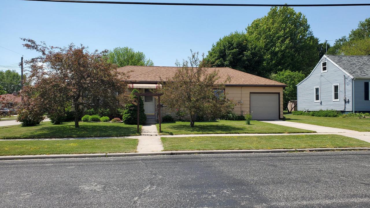 1524 S 16th, Manitowoc, WI 54220
