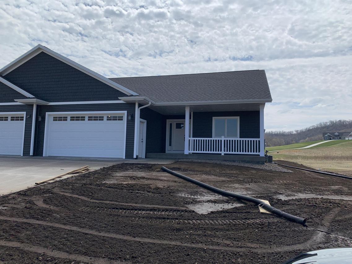 W6407 Oakwood Cir., Onalaska, WI 54636