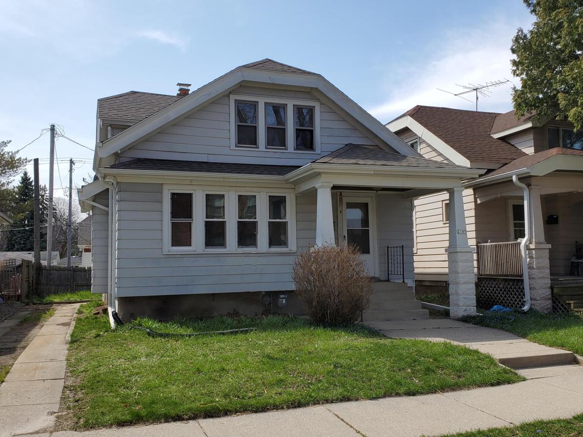 2105 S 79th St, West Allis, WI 53219