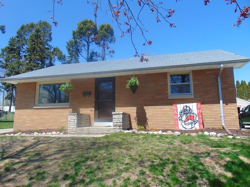 814 Flambeau St, Manitowoc, WI 54220