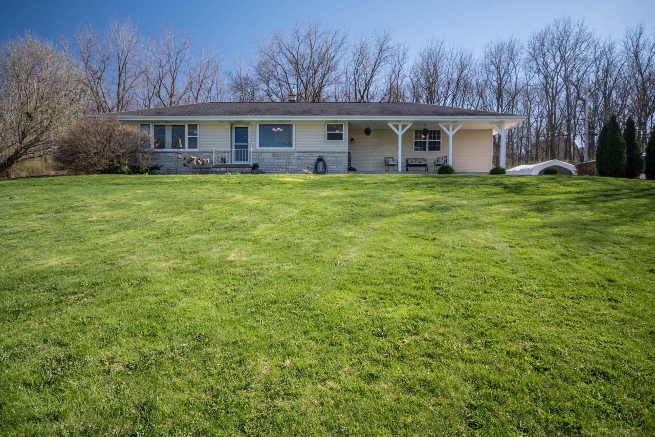 2915 Silvernail Rd, Waukesha, WI 53072
