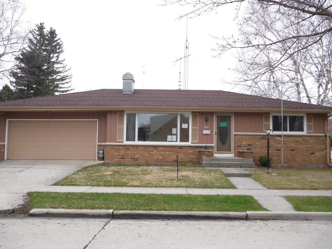 1202 Windiate St., Manitowoc, WI 54220