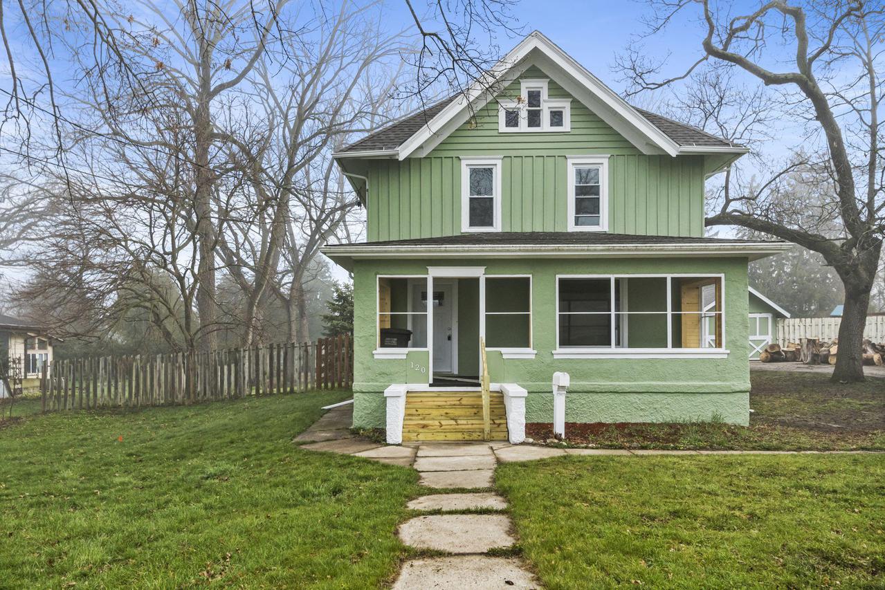 120 Eagle Lake Ave., Mukwonago, WI 53149