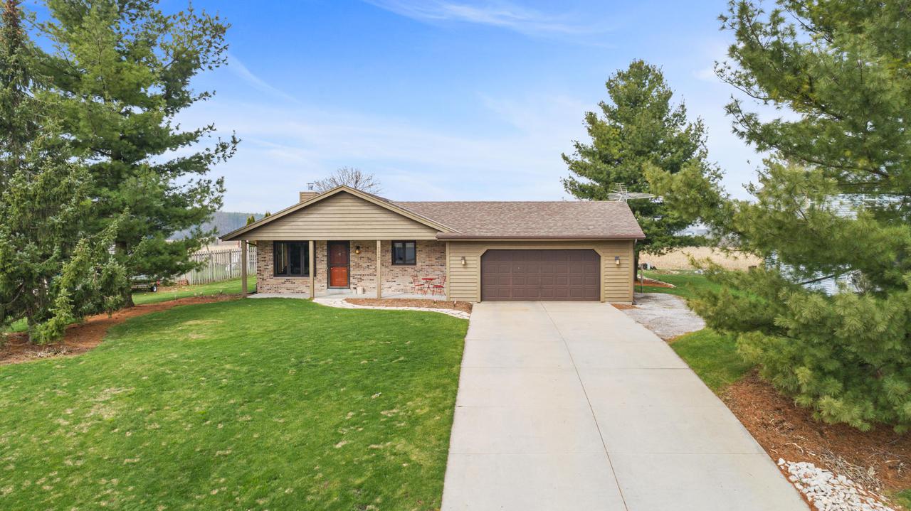 3967 Kings Way, Hartford, WI 53086