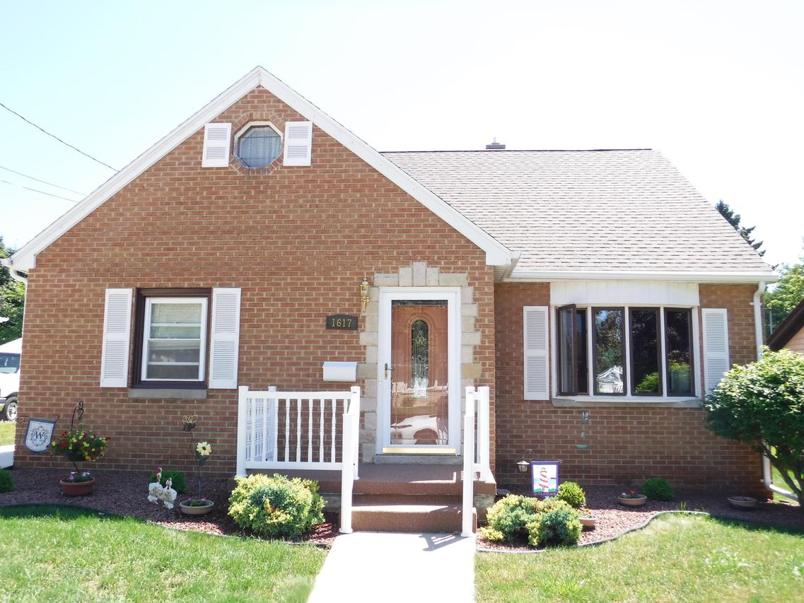 1617 S 11th St., Manitowoc, WI 54220