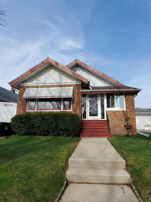 712 Monroe Ave, Racine, WI 53405