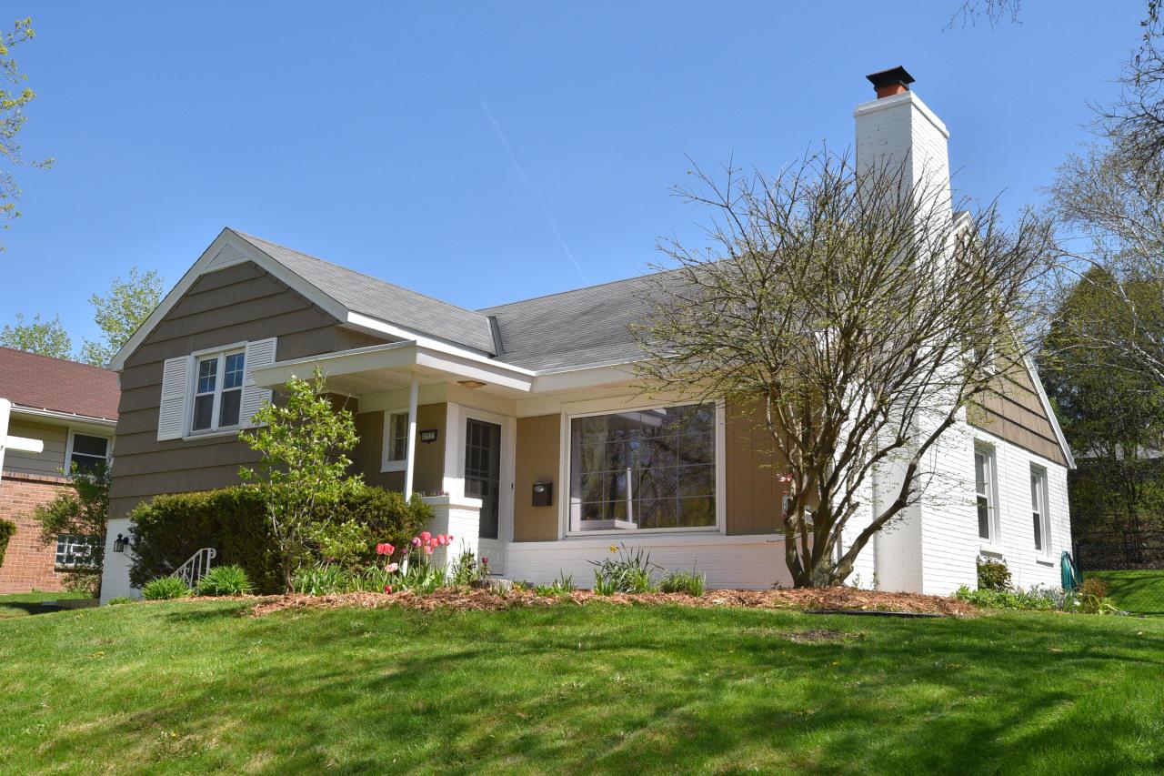 10535 W Grantosa Dr., Wauwatosa, WI 53222