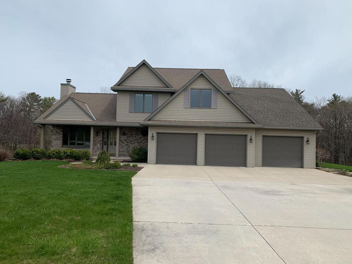 425 Candlelight, Manitowoc, WI 54220