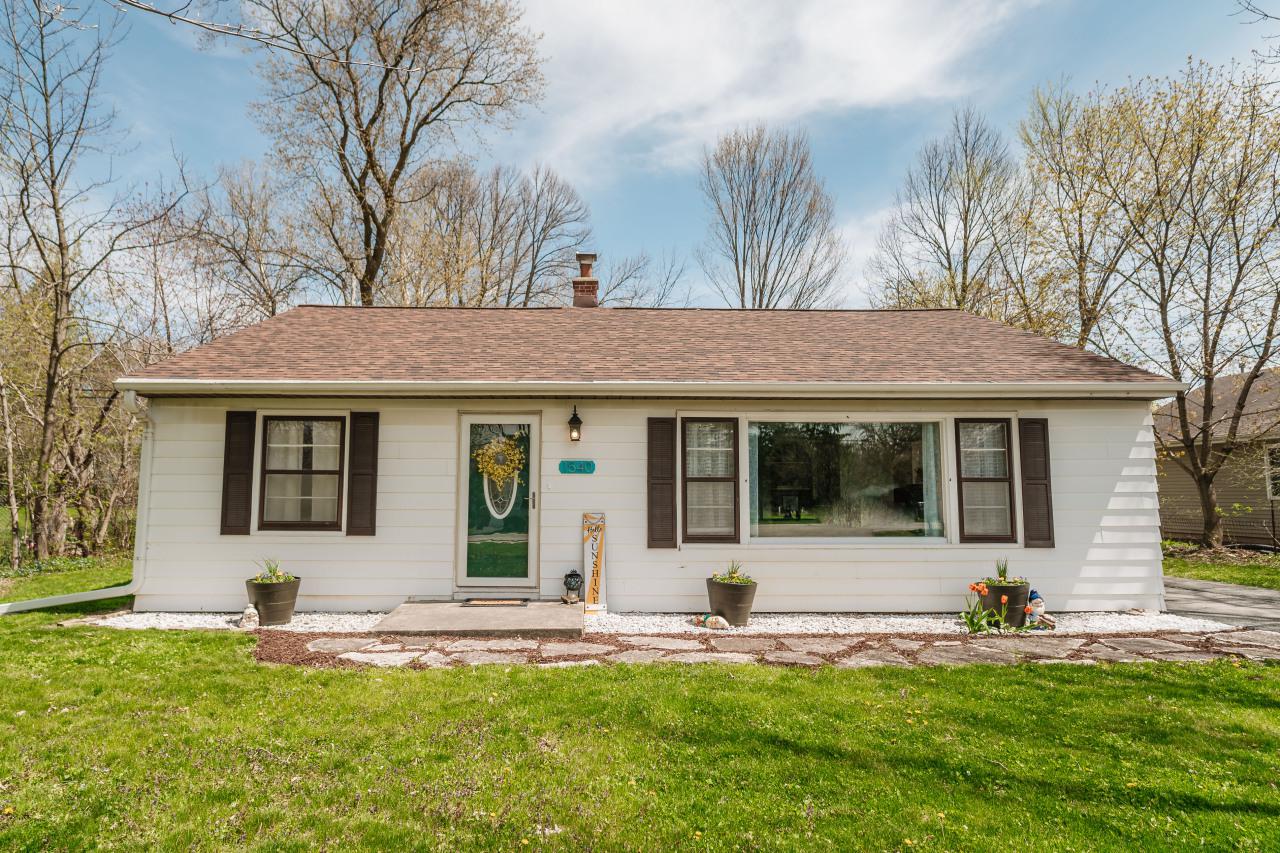 1540 S Calhoun Rd, New Berlin, WI 53151