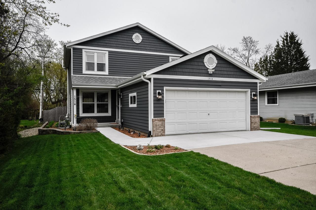 1514 S Sunny Slope Rd, New Berlin, WI 53151