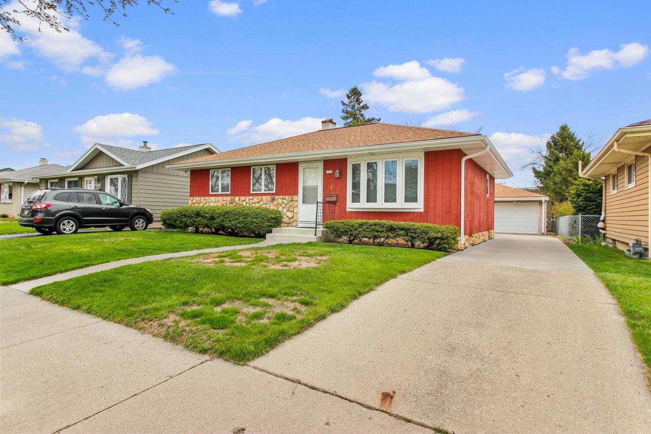 6736 S 17th St., Milwaukee, WI 53221