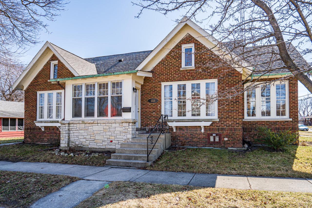 2221 71st St., Kenosha, WI 53143