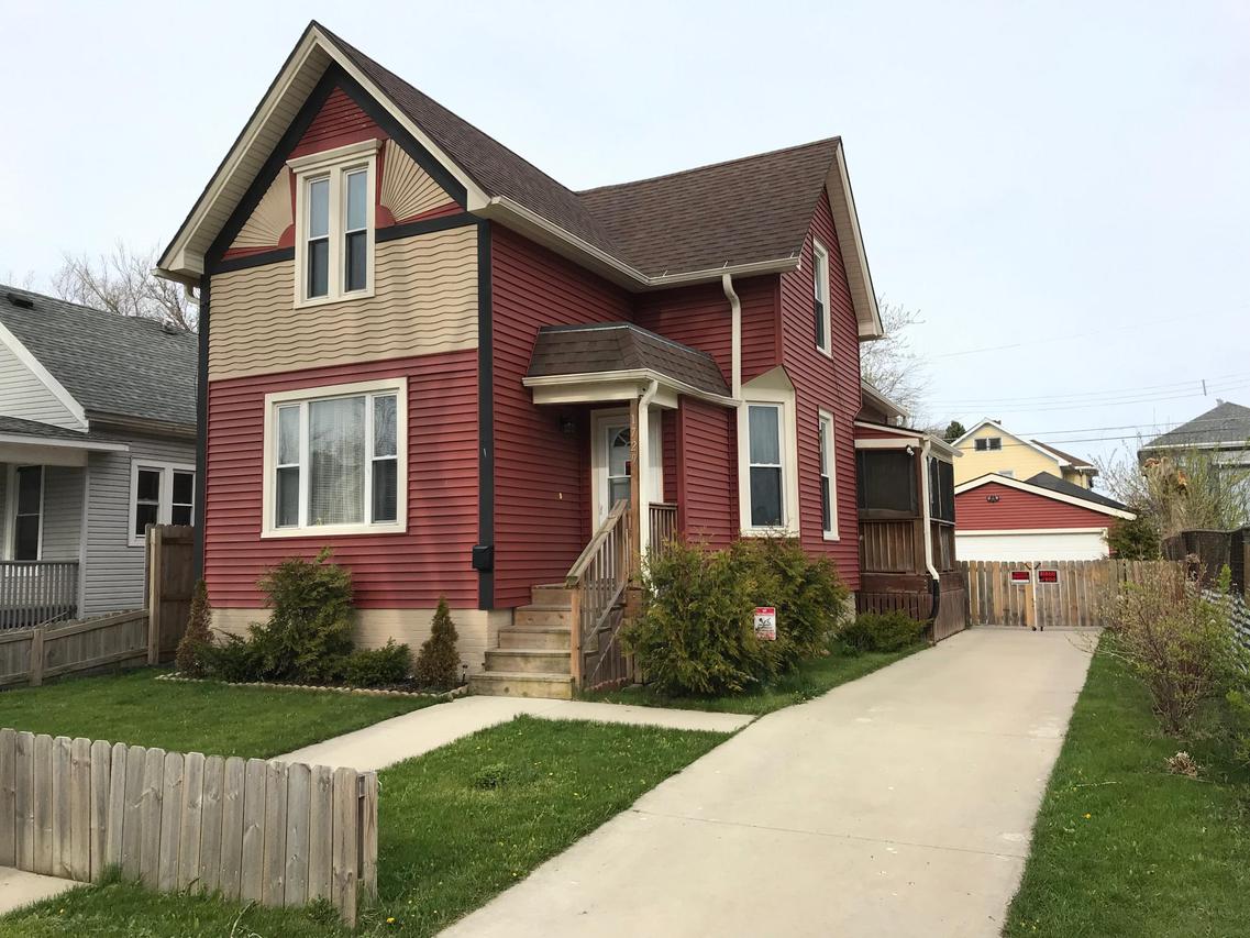 1729 Center St, Racine, WI 53403