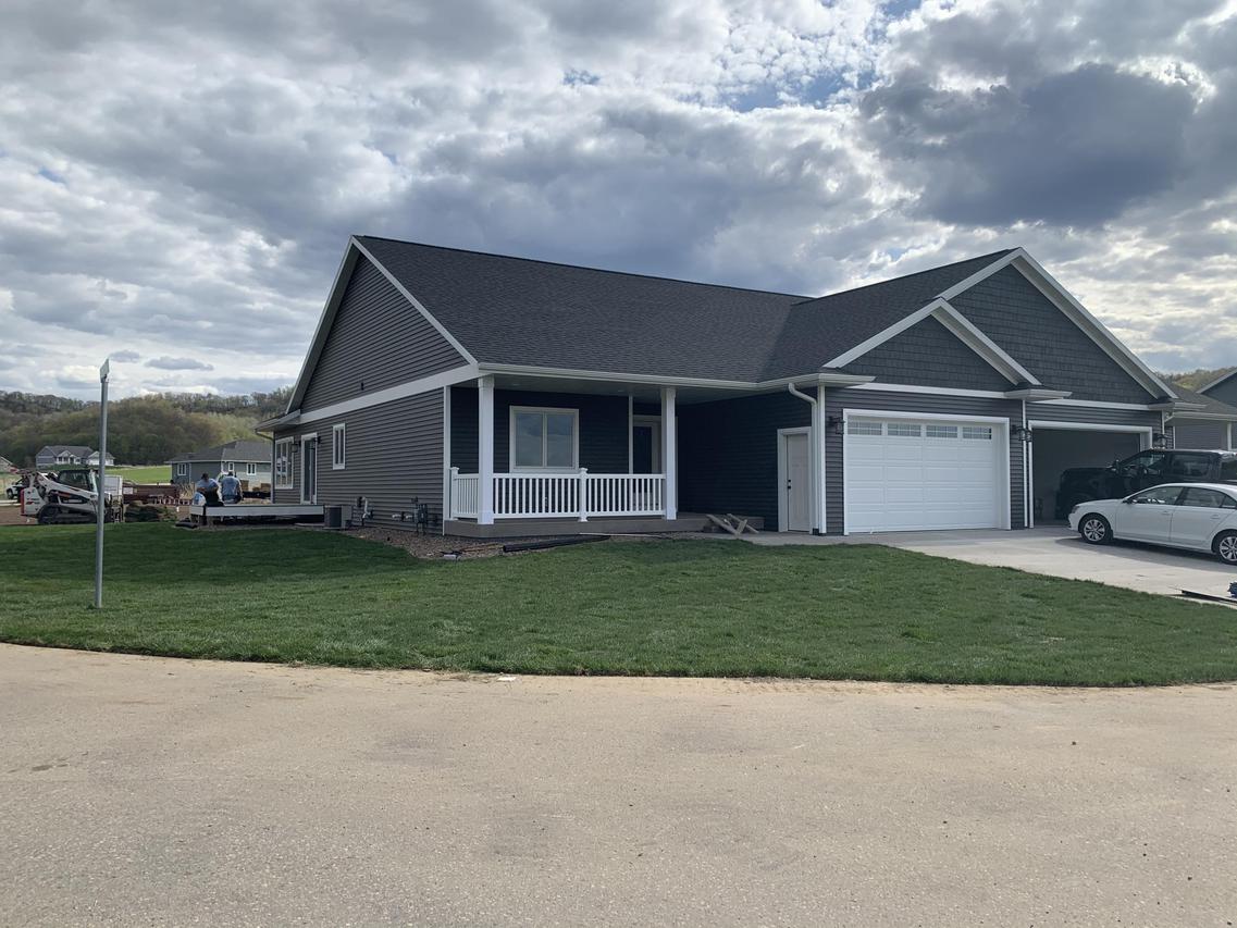 W6405 Oakwood Cir., Onalaska, WI 54636